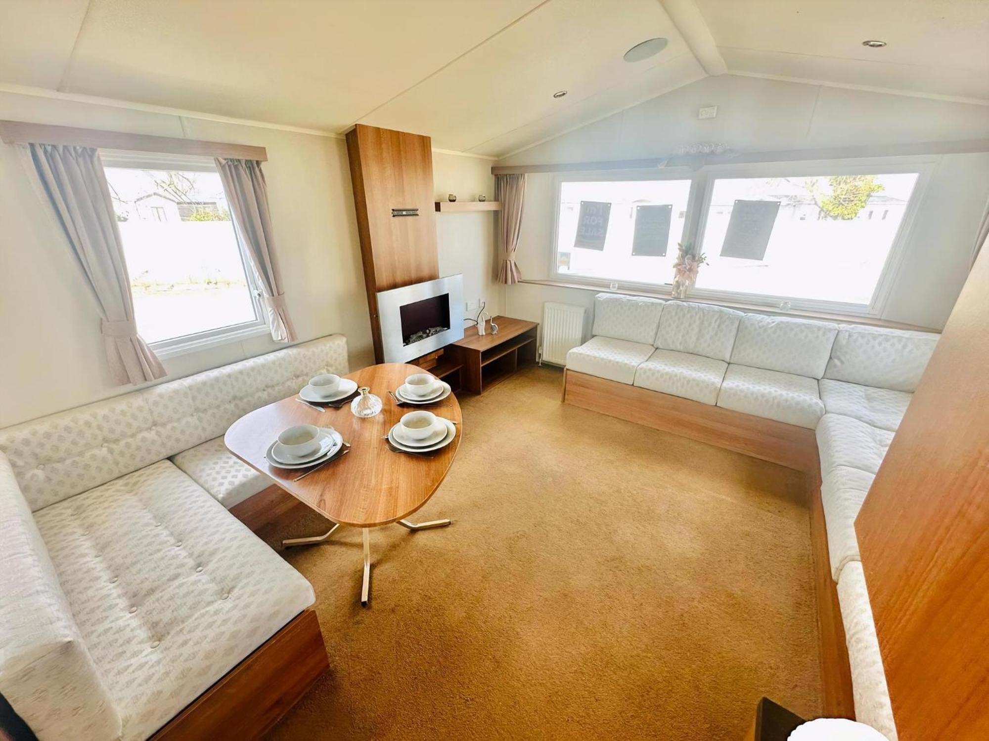 Great 8 Berth Caravan For Hire At Seawick Holiday Park In Essex Ref 27227Sw Клактон-он-Сі Екстер'єр фото
